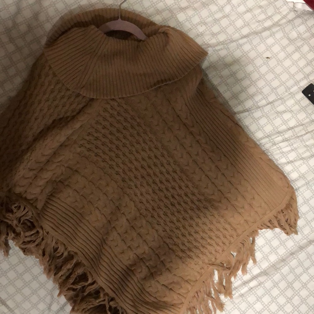 SWEATER/ PONCHO